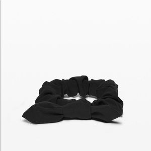 Lululemon Uplifting Bow Scrunchie